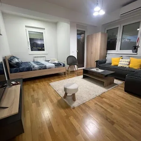 Cozy In Apartment *