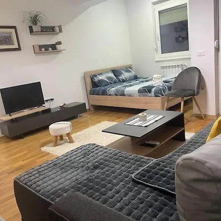 Cozy In Apartment *